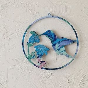 Hummingbird wall decor 8"